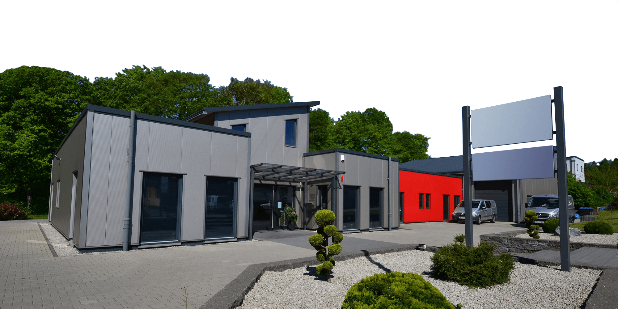 Firmenansicht con aussen bei schönem Wetter